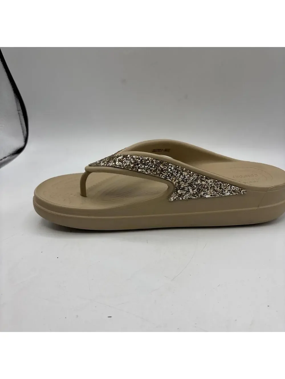 Crocs Sloane Wedge Flip Flop Sandals Women's Tan Gold Glitter Blingy Size 10